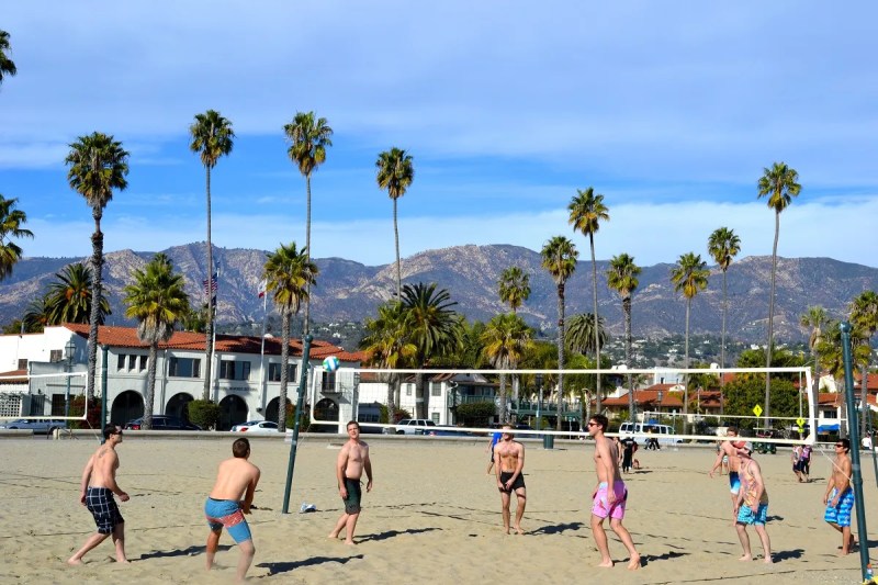 Beach volley on SB sand beach - Picture by Rob Sims
