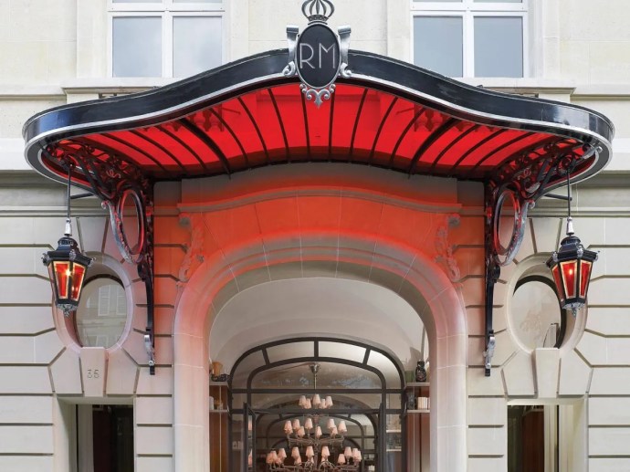 Royal Monceau - Entrance