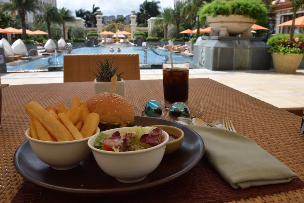 Banyan Tree Macau - Poolside Cabana burger