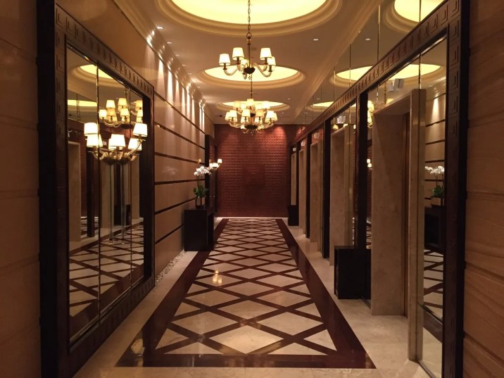 Island Shangri-La Health Club - Corridors