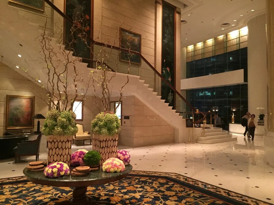 Island Shangri-La lobby