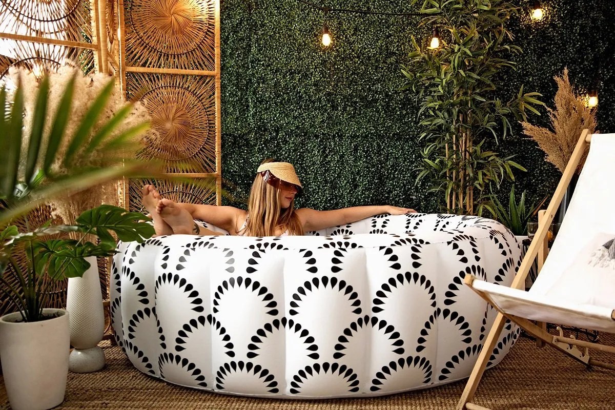 Indoor inflatable furniture