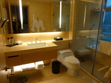 Crowne Plaza Hong-Kong - Racecourse View Room bathroom