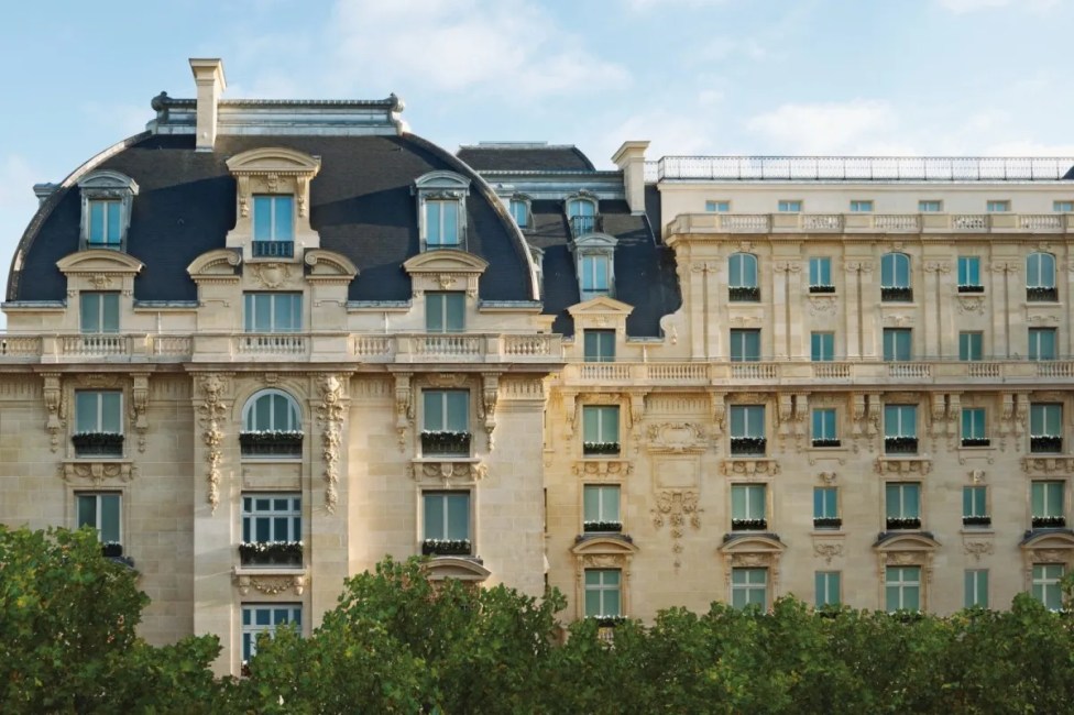 Peninsula Paris - Left aisle