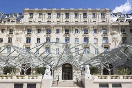 Peninsula Paris - Entrance