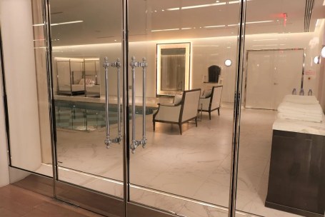 Spa de La Mer - Pool entrance