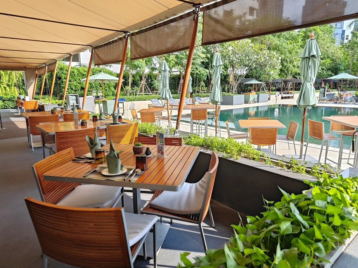 Sukhothai Bangkok - Outdoor pool bar